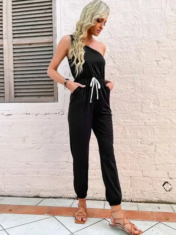 Women’s solid color one-shoulder suspender jumpsuit